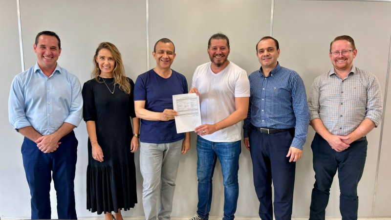 Prefeito em exercício de Canoas e equipe SEHAB