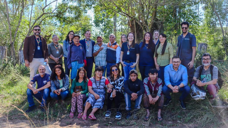 foto colorida de toda a equipe que visitou a aldeia e a comunidade indigena