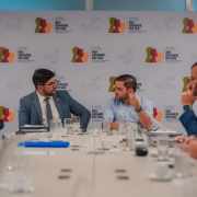 Gabriel destacou a necessidade de soluções definitivas que garantam o bem estar das pessoas que ainda estão nos abrigos