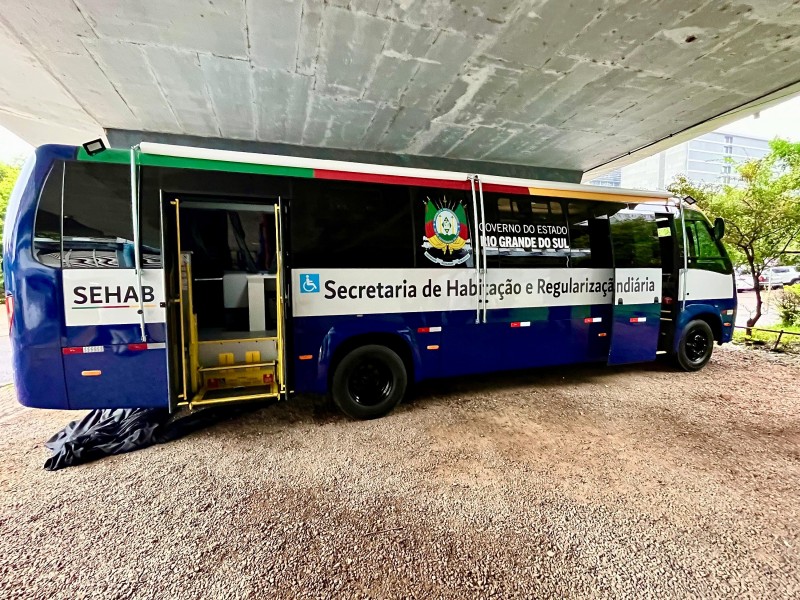 Plotagem da unidade móvel com a identificação visual da secretaria facilita o reconhecimento por parte da população beneficiada