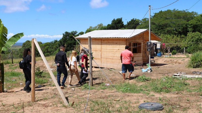 Casas em constru&ccedil;&atilde;o na Aldeia Pind&oacute; Mirim, em Itapu&atilde;.