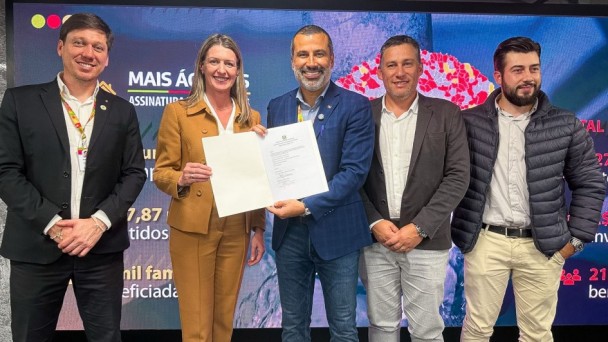 Participantes do ato ressaltaram import&acirc;ncia de parceria entre Estado e munic&iacute;pios